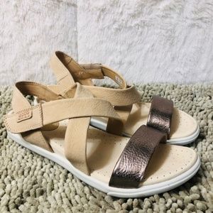 - ECCO Damara Crisscross Tan/Gold Sandals!!